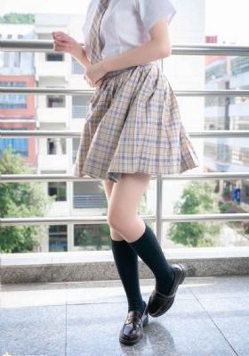 男人亲嘴脱内衣内裤视频